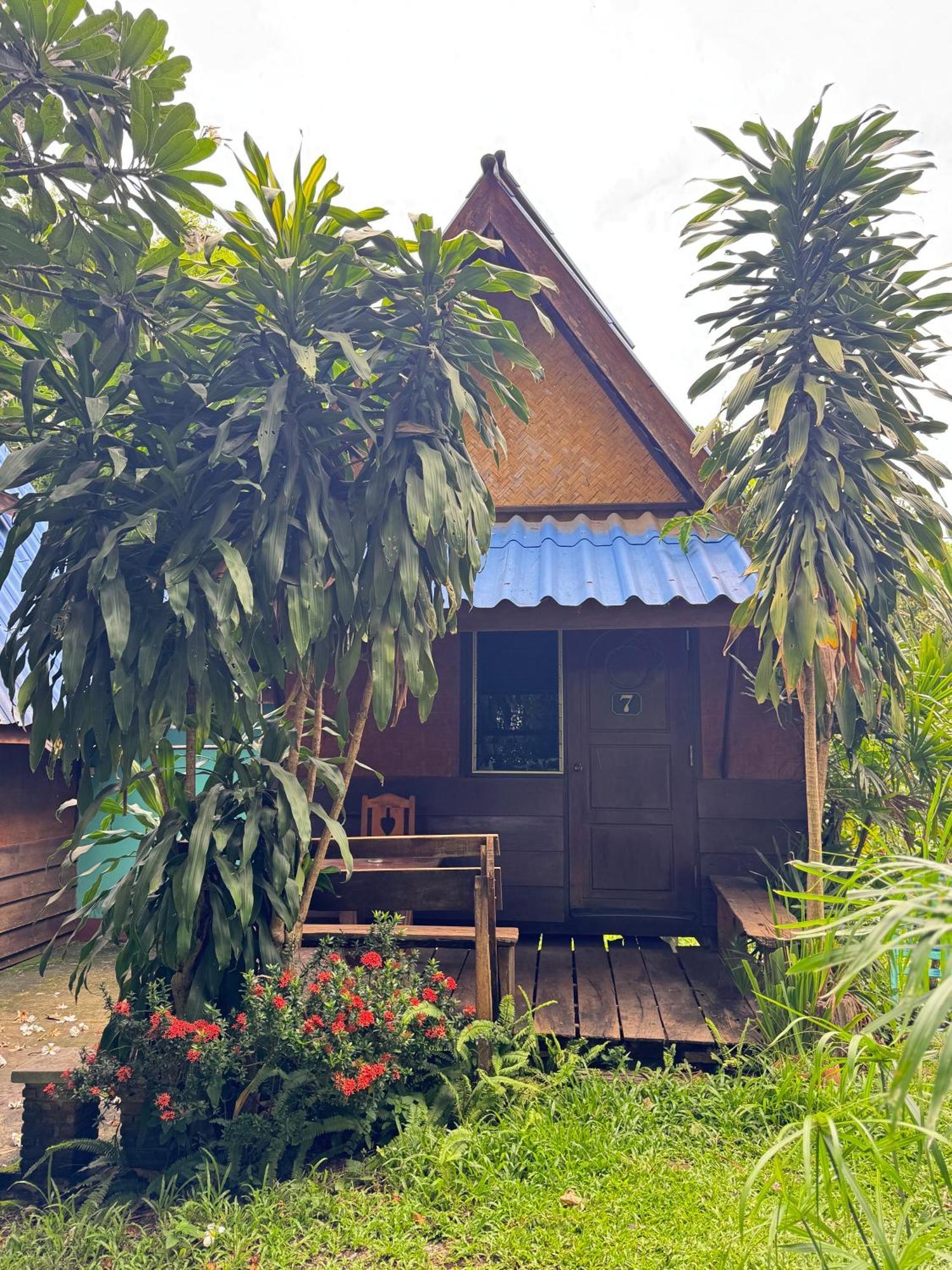 Shaya Homestay & Dorms Pai Exteriör bild