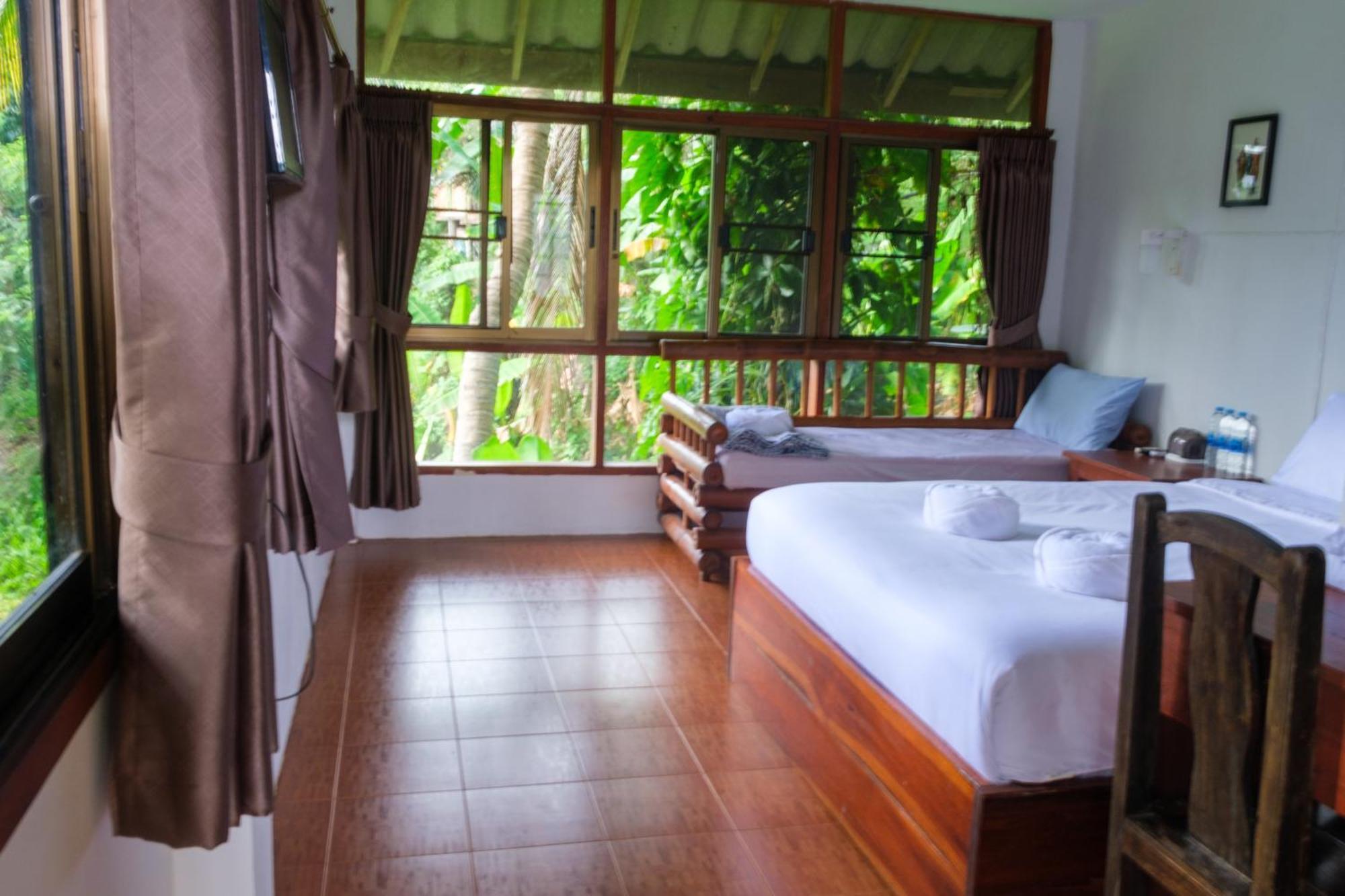 Shaya Homestay & Dorms Pai Exteriör bild